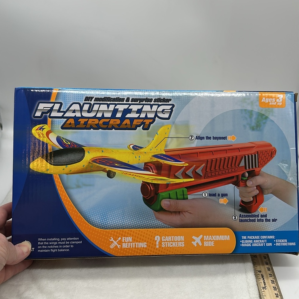 Flaunting Aircraft Ages 3 and up (1 Gun & 3 Different Colored Planes) In Box